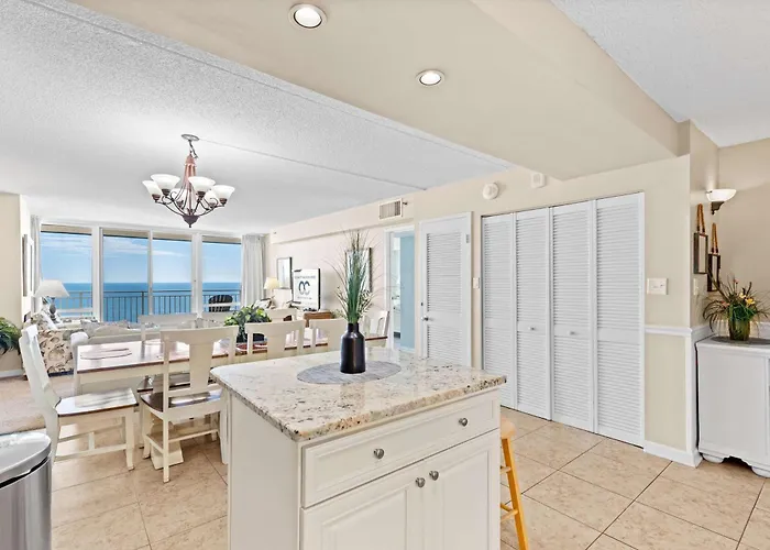 3br Penthouse With Immaculate Views And Amenities Including A Ice Rink *