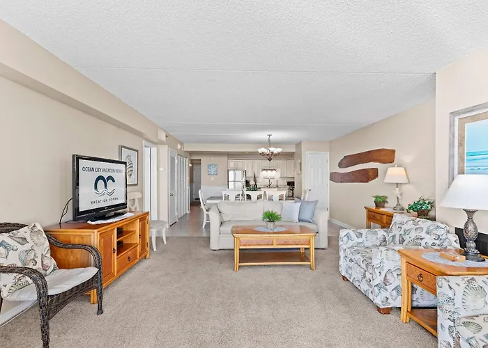 3br Penthouse With Immaculate Views And Amenities Including A Ice Rink *