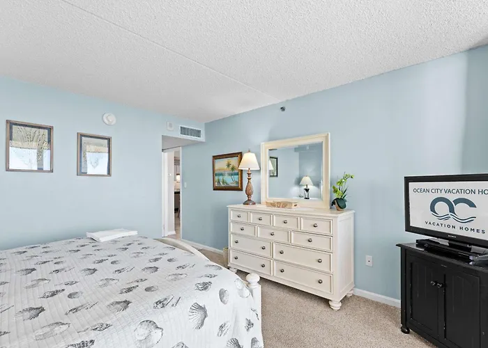 3br Penthouse With Immaculate Views And Amenities Including A Ice Rink