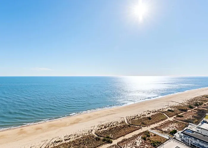 3br Penthouse With Immaculate Views And Amenities Including A Ice Rink Holiday home