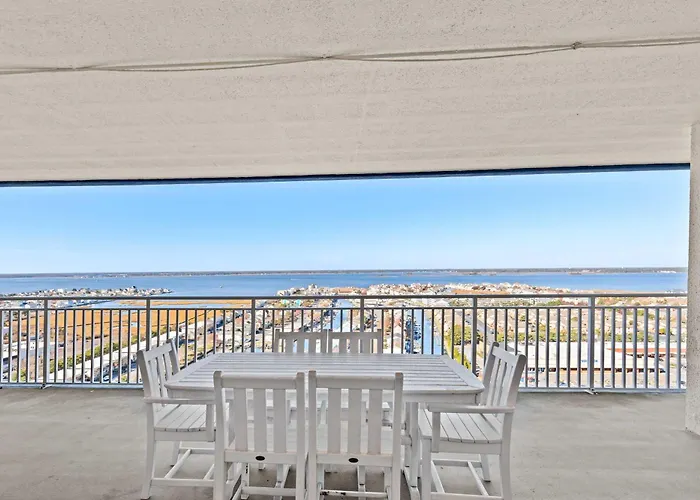 3br Penthouse With Immaculate Views And Amenities Including A Ice Rink Holiday home *