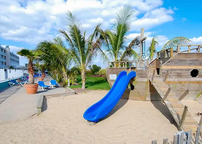 3br Penthouse With Immaculate Views And Amenities Including A Ice Rink *